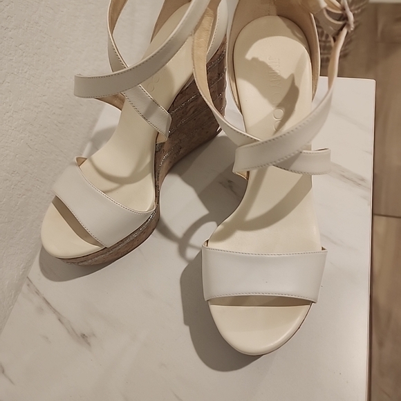 Elegant White Platform Sandals - Picture 5 of 8
